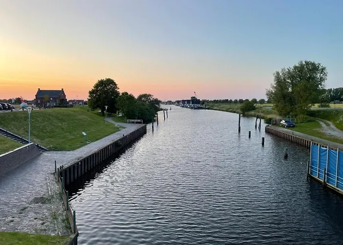 Hauszeit Kapitaenshaus Friedrichsschleuse * Carolinensiel